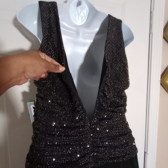 R&M Richards Black Sequin Top Sleeveless Jumpsuit. Size 10 - Picture 9 of 11